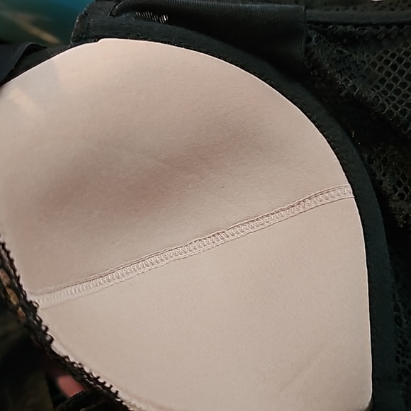 Victoria's Secret Very Sexy Plunge Fishnet Lace  Bra 32C NWOT - Picture 16 of 16